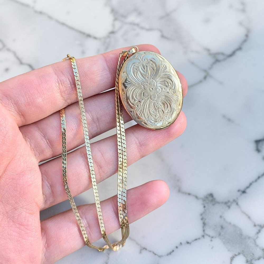 ON HOLD Vintage 14k Yellow Gold Oval Hand Engraved Locket Box Chain Necklace - Picture 4 of 11